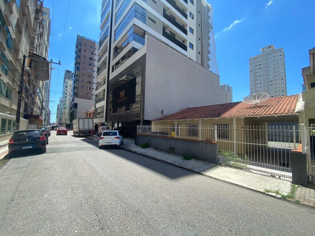 casa-em-meia-praia-1