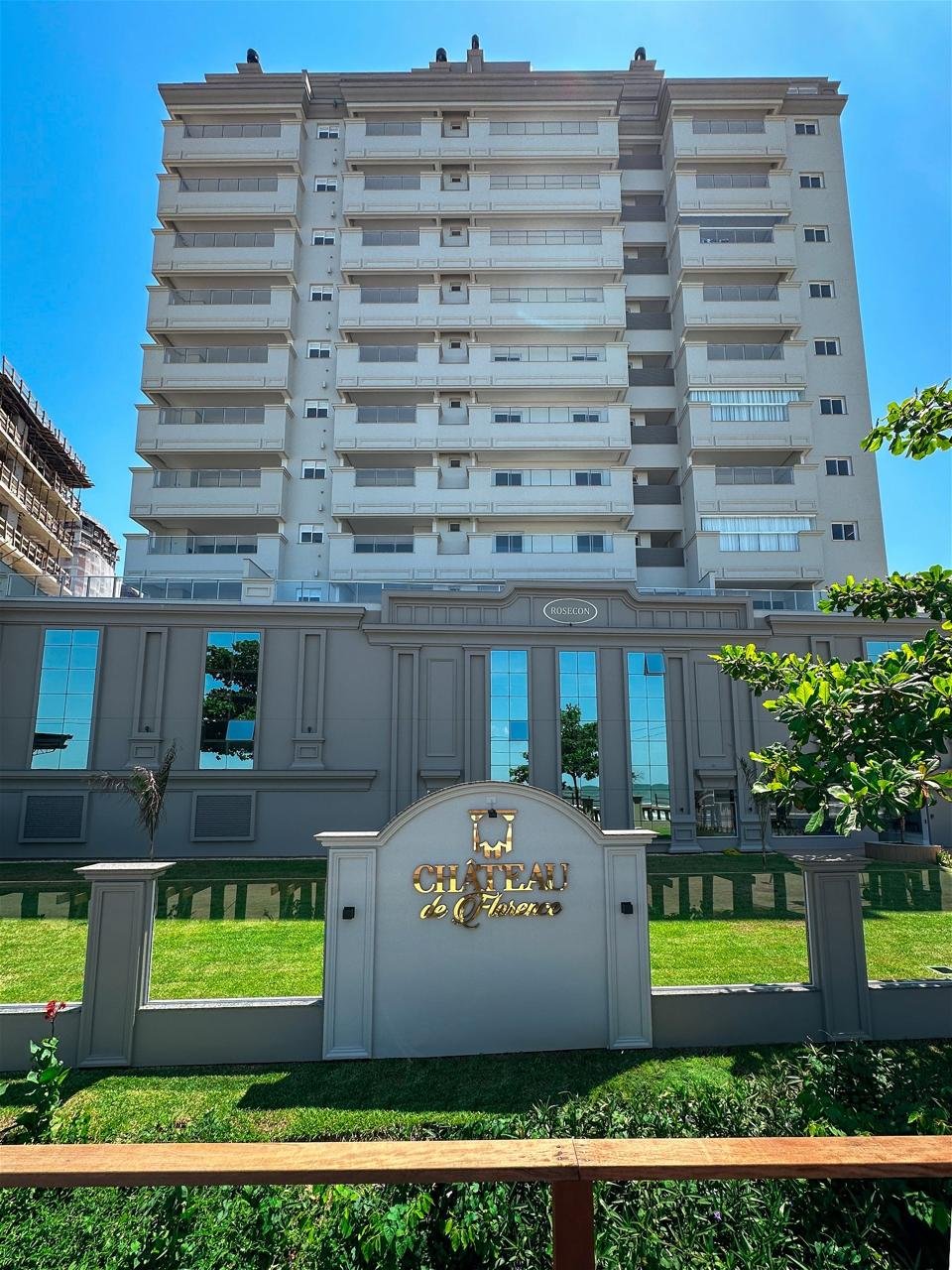 chateau-de-1-2